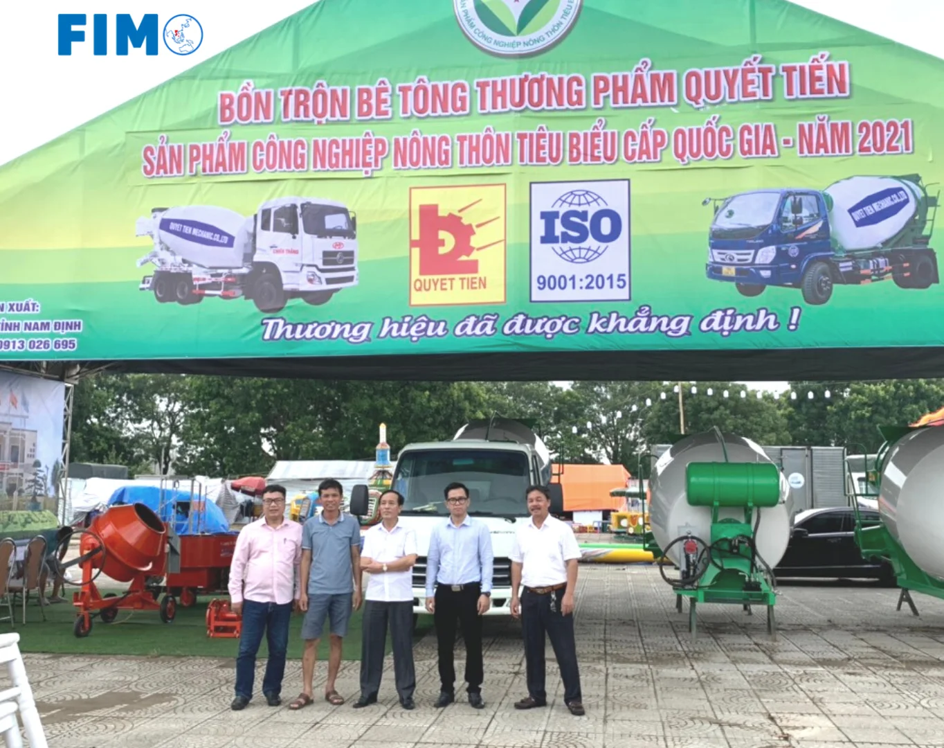 chup-cung-dai-dien-cong-ty-quyet-tien Công ty TNHH Cơ khí Quyết Tiến tham gia Hội chợ triển lãm công nghiệp nông thôn tiêu biểu khu vực phía Bắc năm 2022