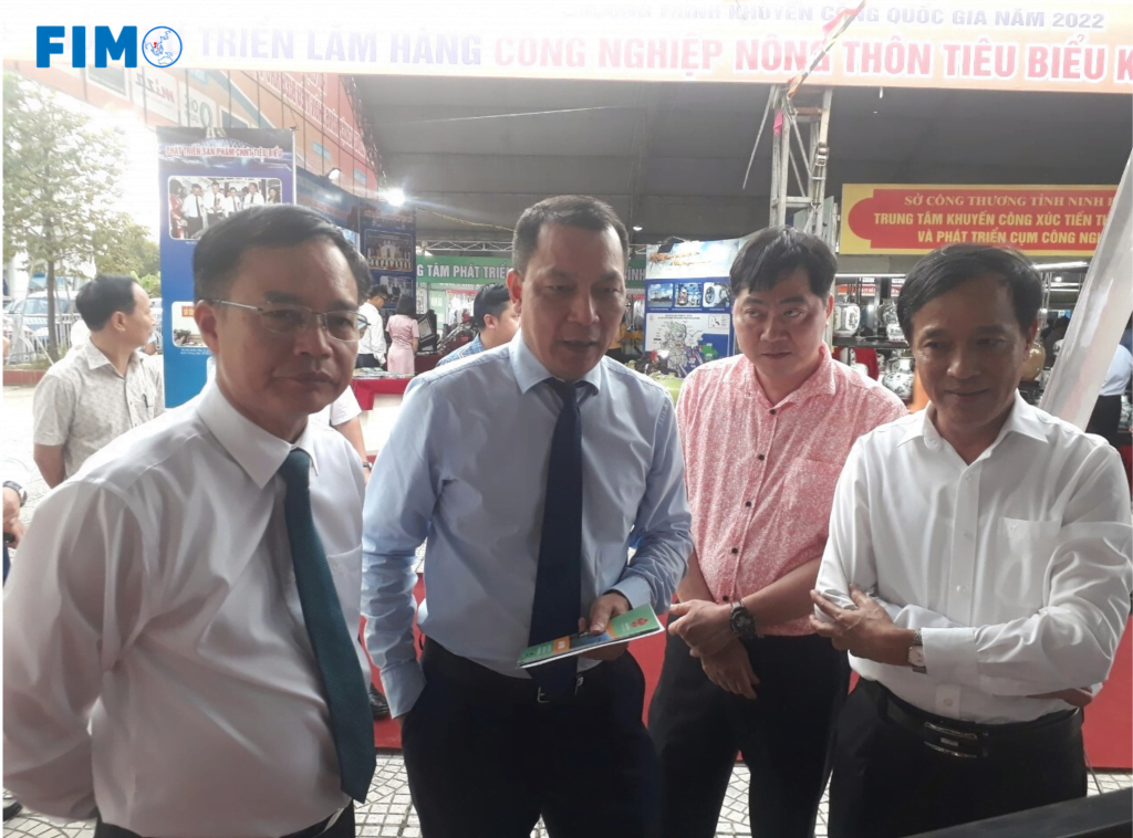 thu-truong-dang-hoang-an-tham-gian-hang-fimo-tai-hoi-cho-trien-lam thu-truong-dang-hoang-an-tham-gian-hang-fimo-tai-hoi-cho-trien-lam